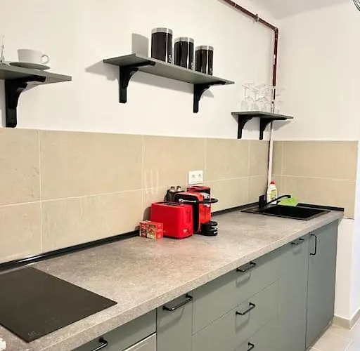 Location #12lunipebega Apartment *