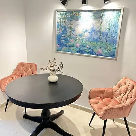 Apartament Location #12lunipebega *