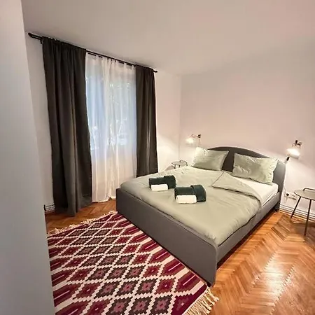 Apartament Location #12lunipebega *