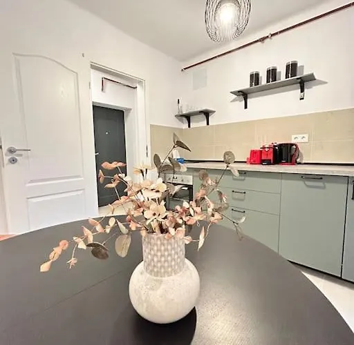 Location #12lunipebega Lägenhet